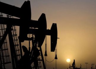 Oil down 2% amid resumption of Hormuz shipments even as vessel hit near Oman