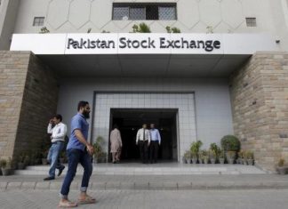 PSX extends losses as US tariffs return, geopolitics unsettle investors
