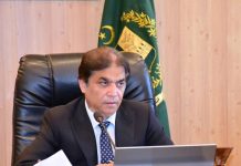 Hanif Abbasi cracks down on ticketless travel during surprise train journey