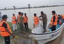 Pakistan Rangers carry out emergency rescue operation to assist flood victims