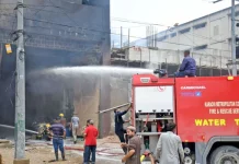 Eight firefighters injured as massive blaze engulfs Karachi factory