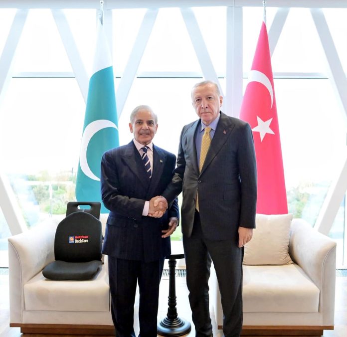 68662-e1762616768201-696x676