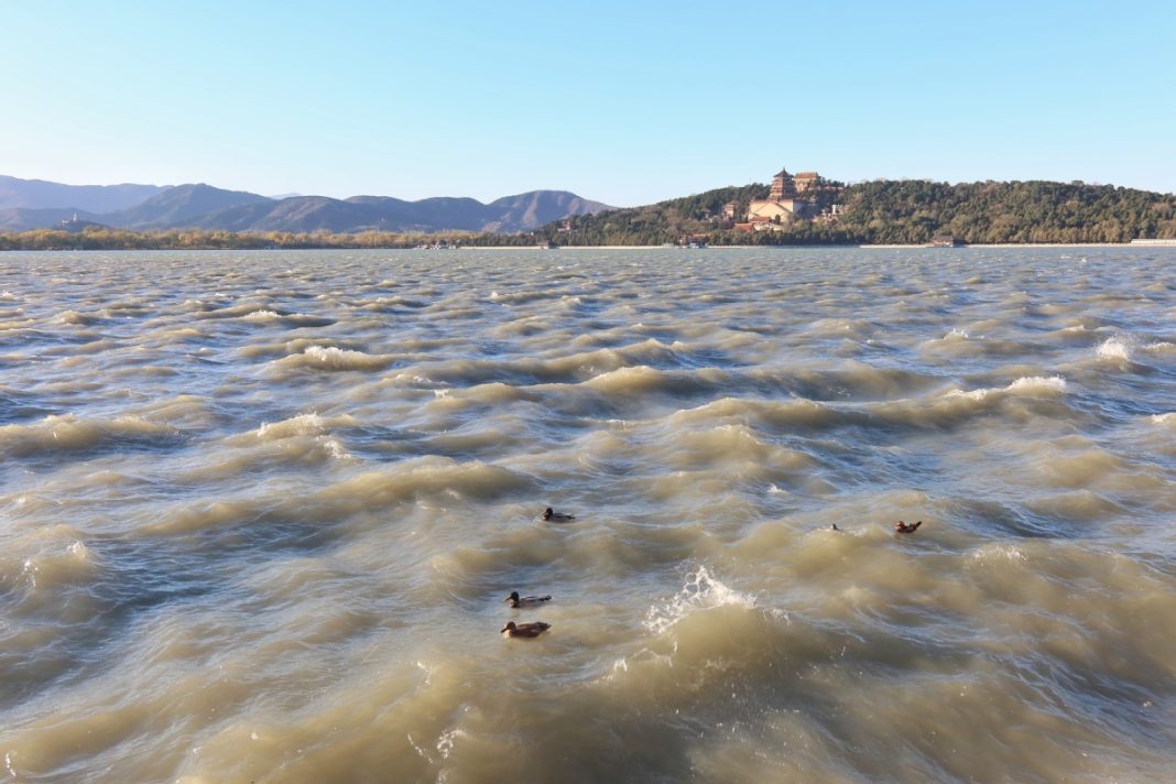 Snowfall & strong winds sweep across China
