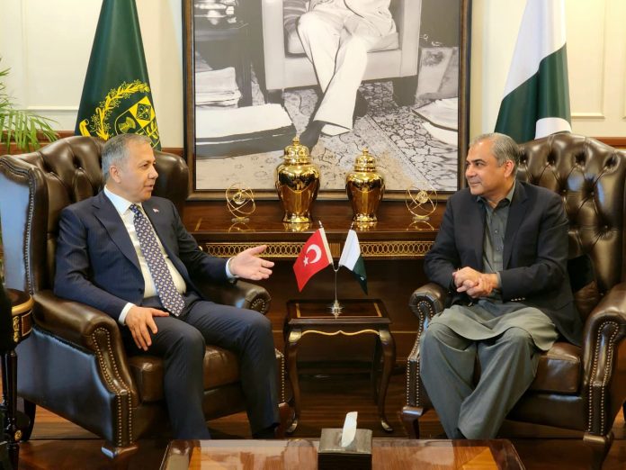 Turkish-Interior-Minister-Ali-Yerlikaya-visits-Pakistan-Monument-pays-tribute-to-martyrs-696x522