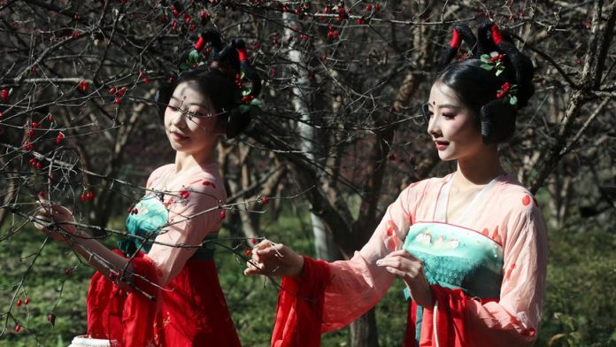 China-unveils-top-10-trending-media-terms-696x392