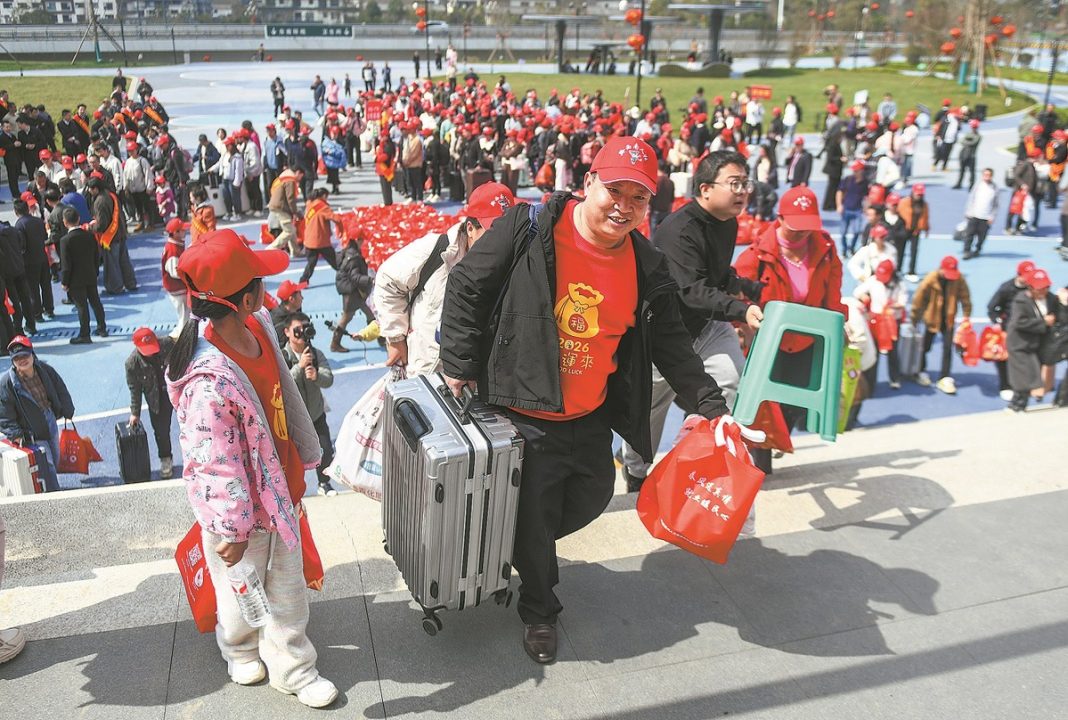 Free trains and buses carry migrants back to work