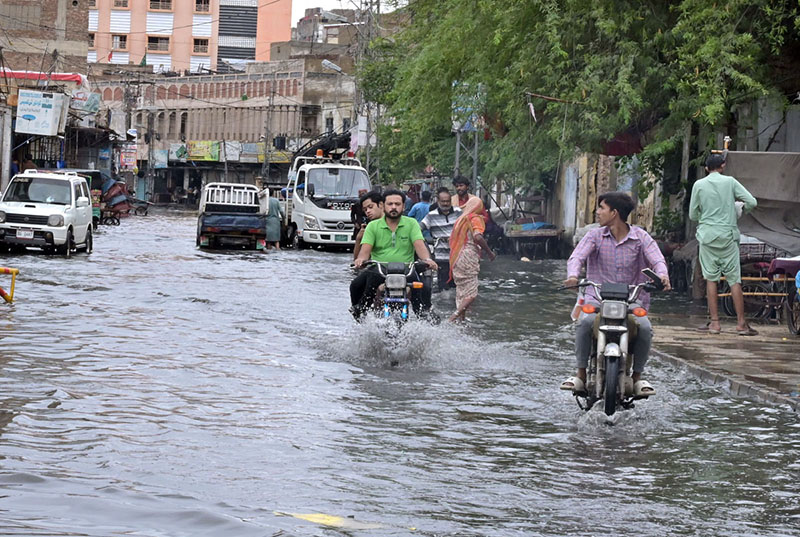 Heavy rain lashes Capital