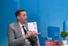 An American crosses divides to put down roots in China