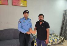 Cops distribute Eid gifts among families of martyrs