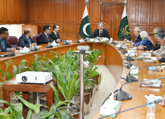 Bangladesh civil servants’ delegation meets CJP