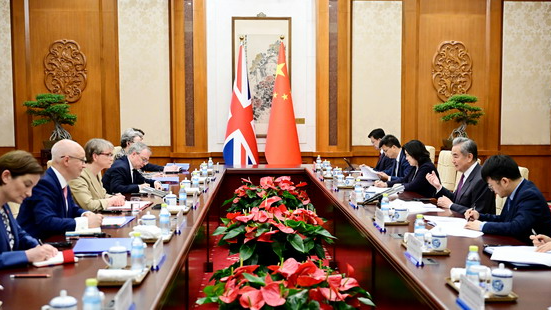 China, UK pledge deeper co-op at strategic dialogue in Beijing