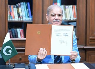 PM Shehbaz signs historic US-Iran ‘Islamabad MoU’ as mediato