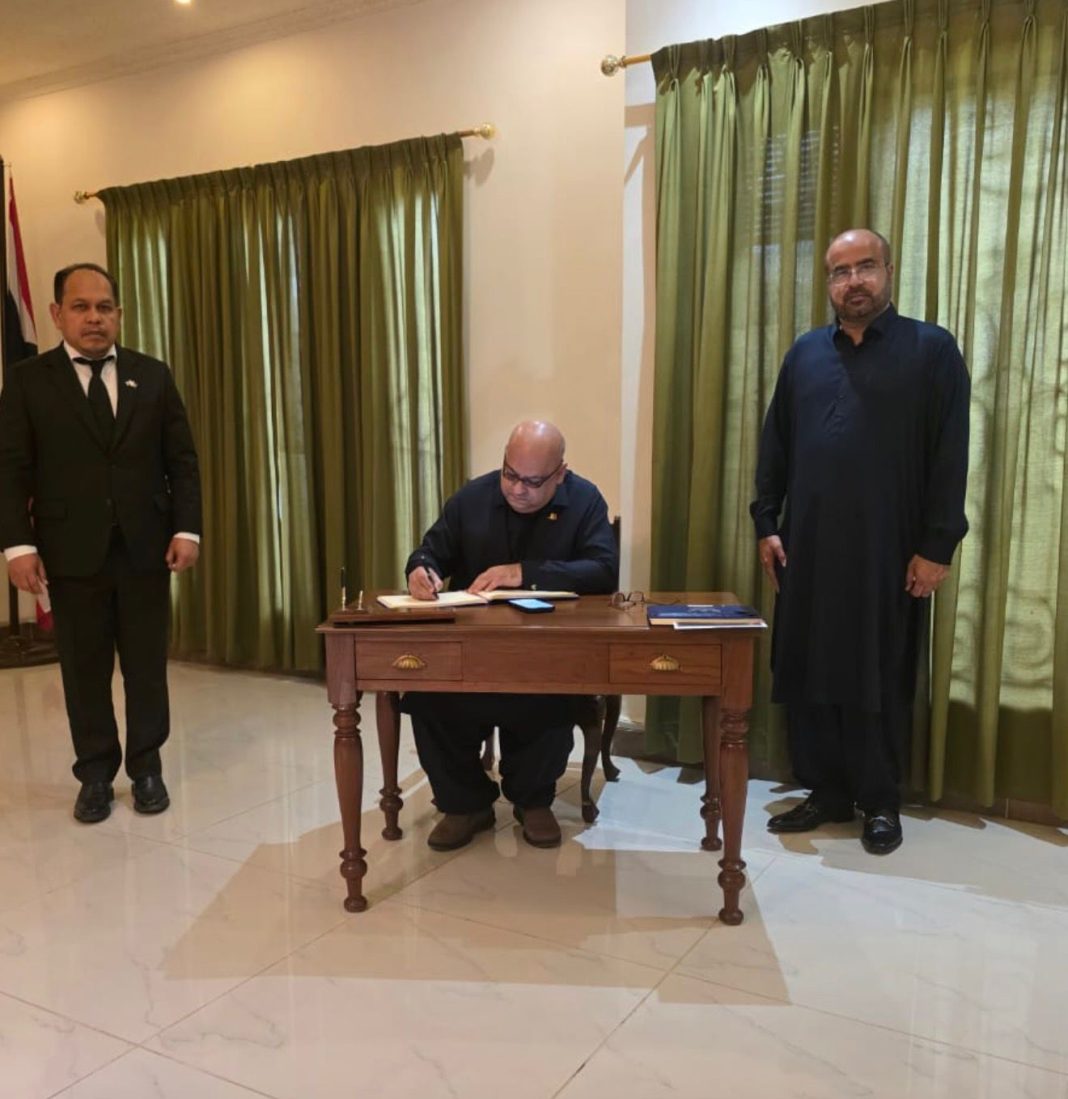 PRBC signs Royal Thai Consulate’s Book of Condolence