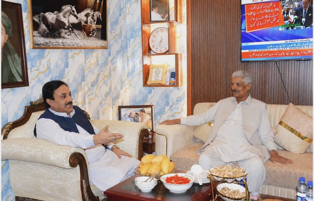 Syedaal, Qadir discuss development, issues of Balochistan