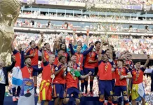 Spanish king hails World Cup heroes as celebration tour begins