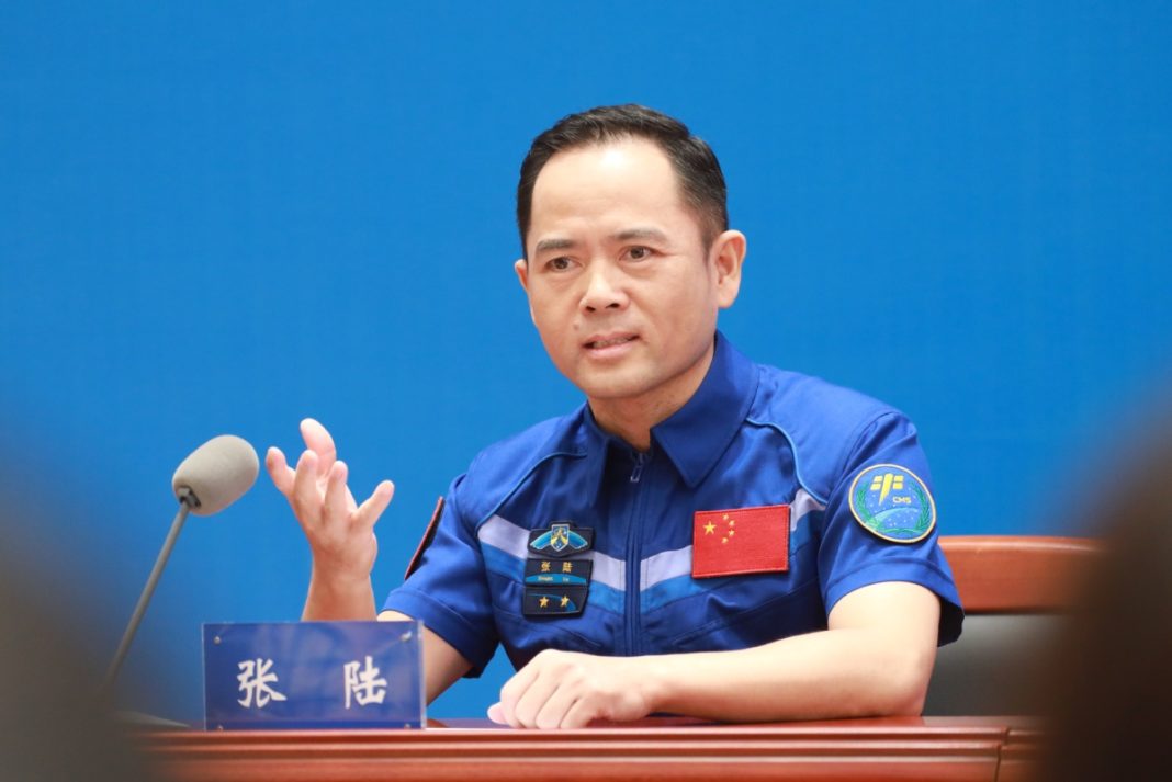Shenzhou XXI astronauts meet press after returning from Space