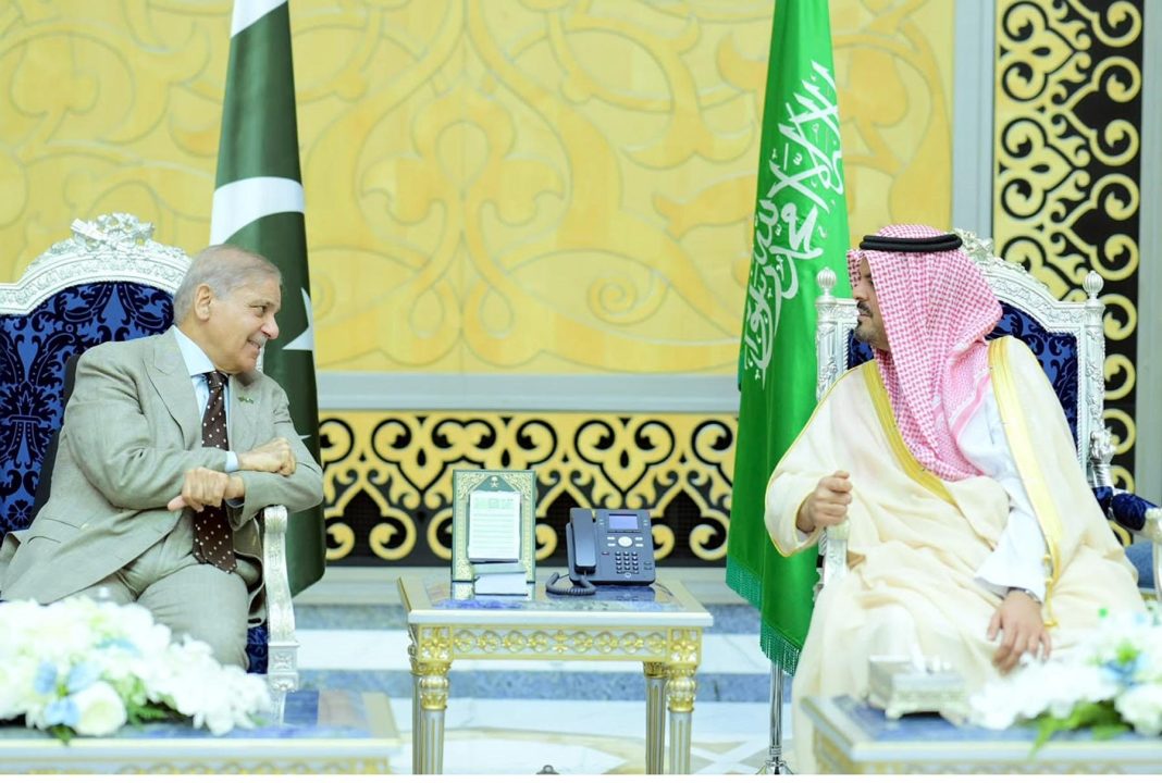 PM-arrives-in-Jeddah-on-visit-to-Saudi-Arabia000-e1786037909510
