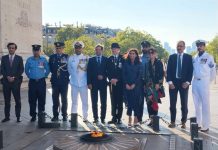Ambassador Baloch rekindles flame at tomb of unknown soldier at Arc De Triomphe