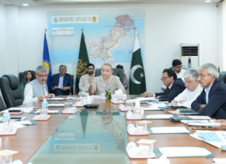 Aleem orders speedy completion of six-lane work on M-4