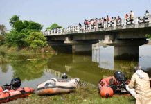 India festival boat capsize kills over a dozen children